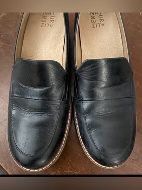 Naturalizer Black Leather Loafers for Women